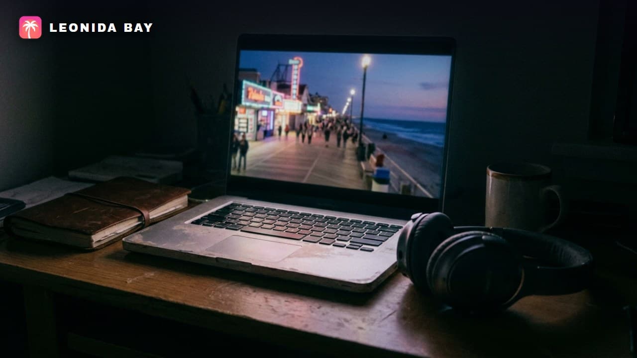 Portada: Cazados dos clips de GTA 6 escondidos en la web oficial: Vice City de noche y un paseo por la playa